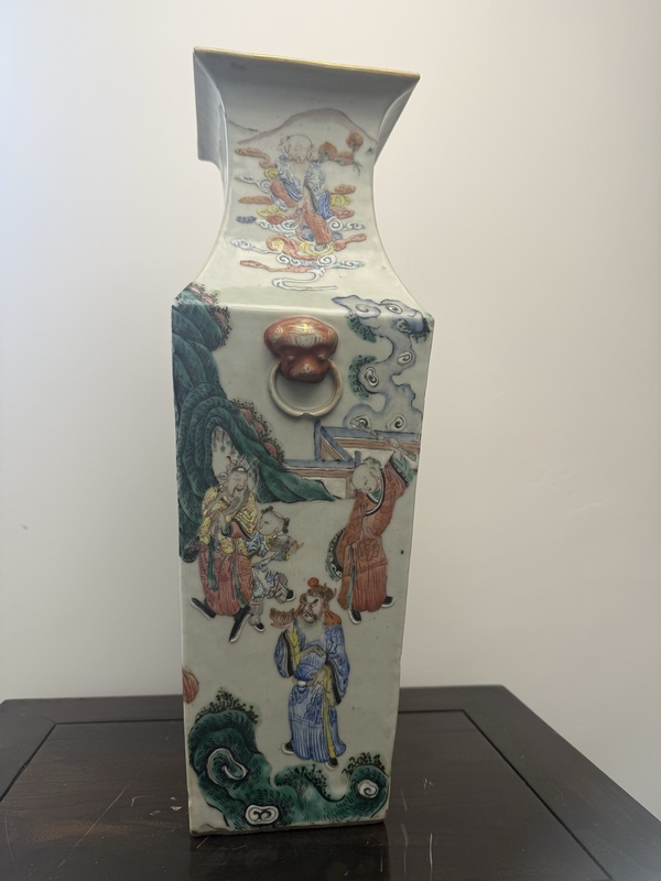 古玩陶瓷雙鋪首粉彩人物四方瓶拍賣,當(dāng)前價(jià)格45000元