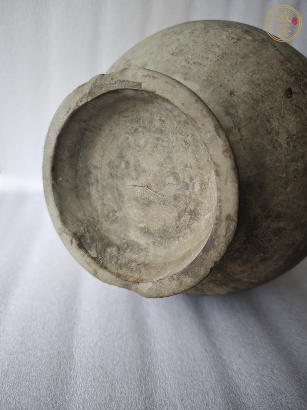 古玩陶瓷雙鋪首灰陶壺真品鑒賞圖