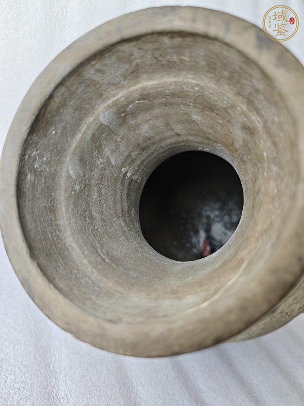 古玩陶瓷雙鋪首灰陶壺真品鑒賞圖