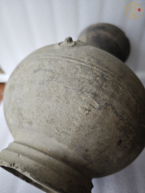 古玩陶瓷雙鋪首灰陶壺真品鑒賞圖