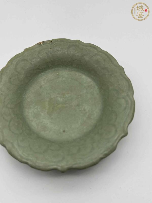 古玩陶瓷龍泉青瓷刻花盤真品鑒賞圖