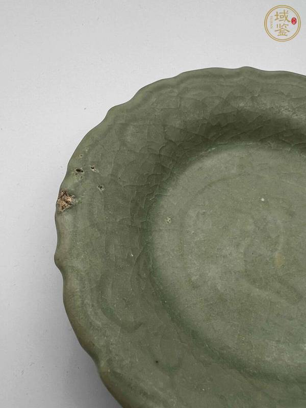 古玩陶瓷龍泉青瓷刻花盤真品鑒賞圖