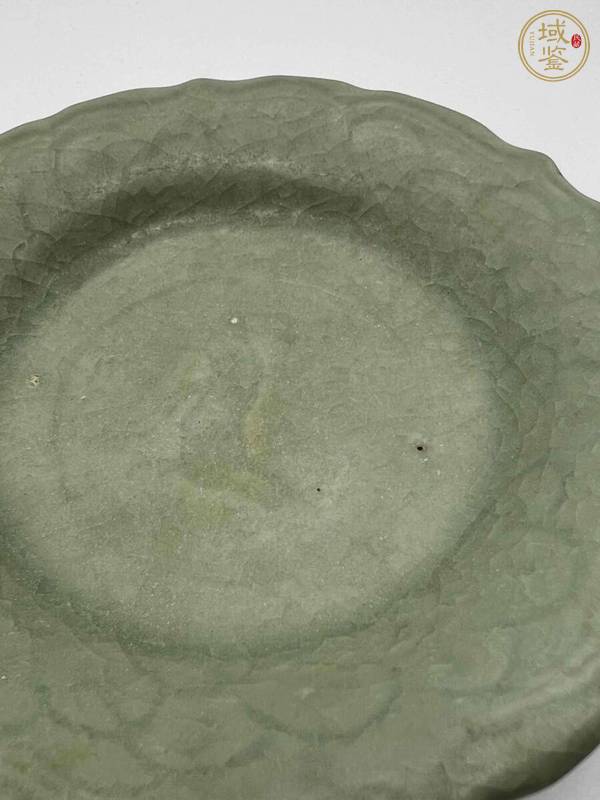 古玩陶瓷龍泉青瓷刻花盤真品鑒賞圖