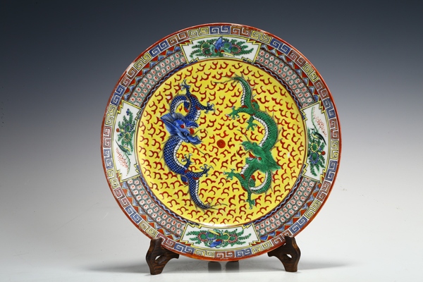 古玩轉(zhuǎn)賣(mài)民國(guó)·廣彩雙龍戲珠紋盤(pán)拍賣(mài),當(dāng)前價(jià)格0元