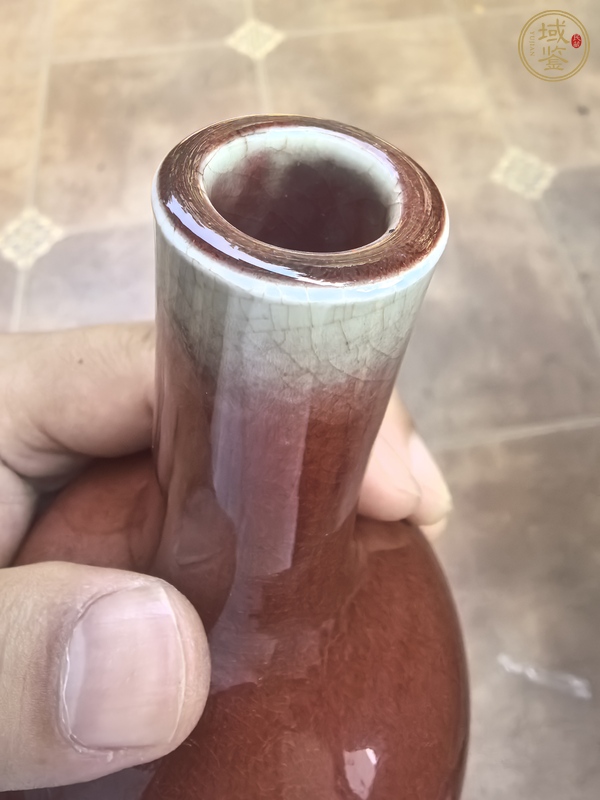 古玩陶瓷紅釉瓶真品鑒賞圖