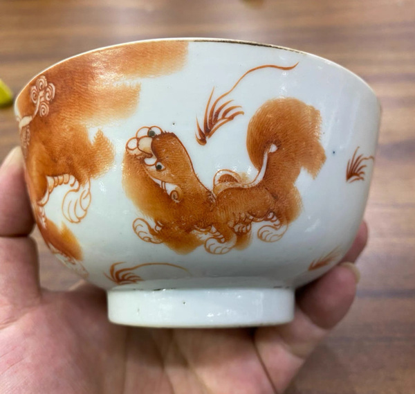 古玩陶瓷民國·礬紅墨彩太師少保紋碗拍賣，當前價格3500元