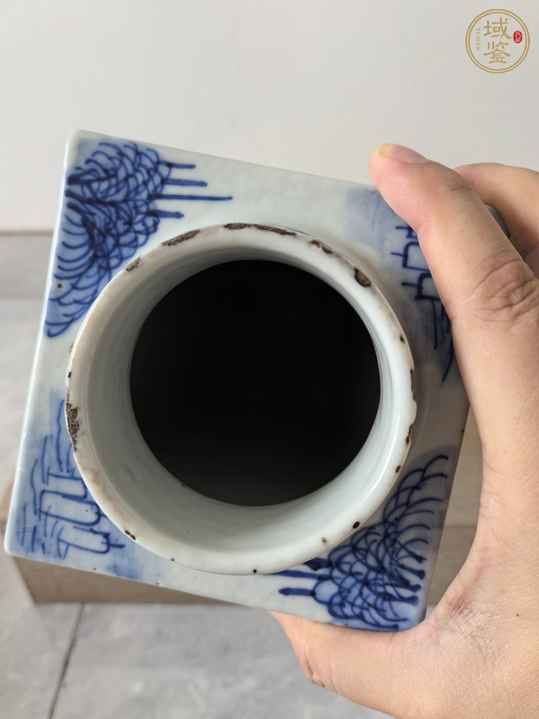 古玩陶瓷青花山水人物四方瓶真品鑒賞圖