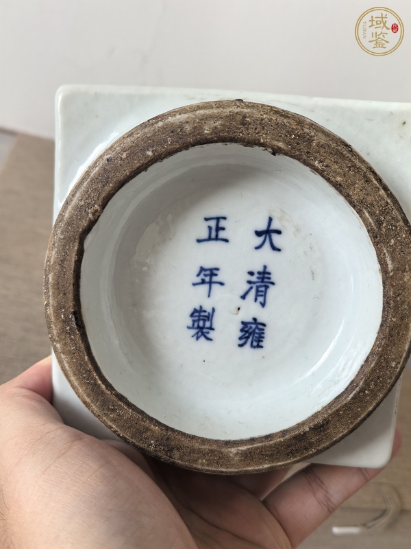 古玩陶瓷青花山水人物四方瓶真品鑒賞圖