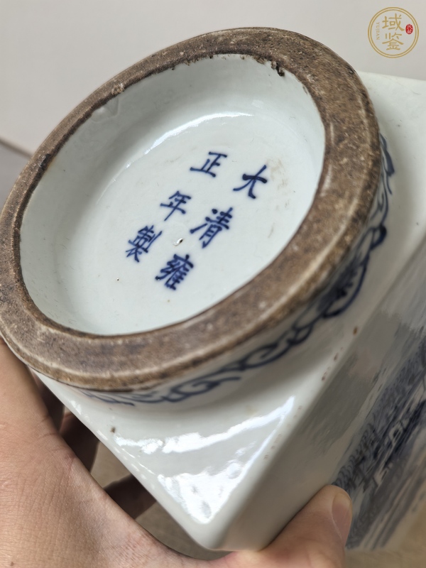 古玩陶瓷青花山水人物四方瓶真品鑒賞圖