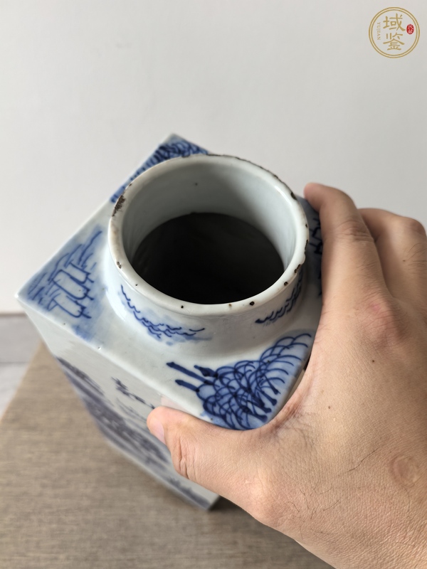 古玩陶瓷青花山水人物四方瓶真品鑒賞圖