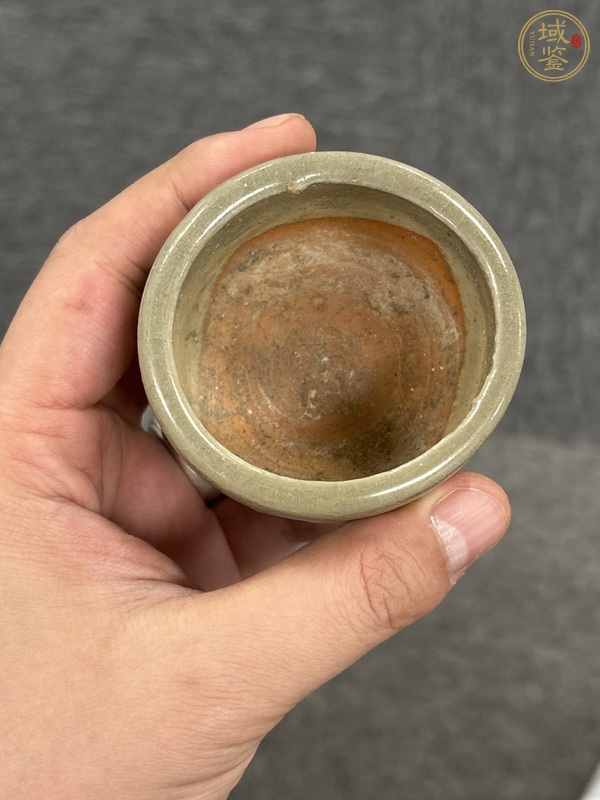 古玩陶瓷青釉八卦紋三足香爐真品鑒賞圖