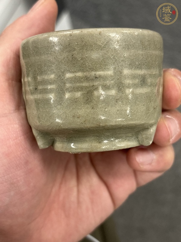 古玩陶瓷青釉八卦紋三足香爐真品鑒賞圖