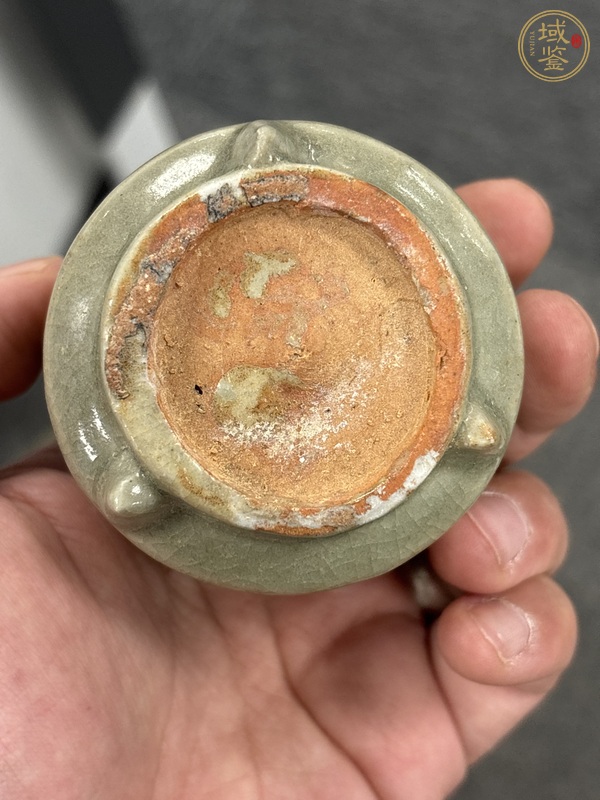 古玩陶瓷青釉八卦紋三足香爐真品鑒賞圖