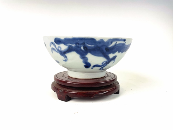 古玩嚴選清早期·青花過墻龍大碗拍賣，當前價格564元