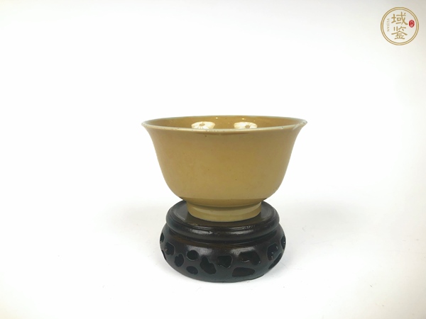 古玩陶瓷清康熙·米黃釉撇口杯真品鑒賞圖