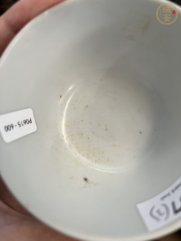 古玩陶瓷明末清初白釉暗刻龍紋小杯真品鑒賞圖