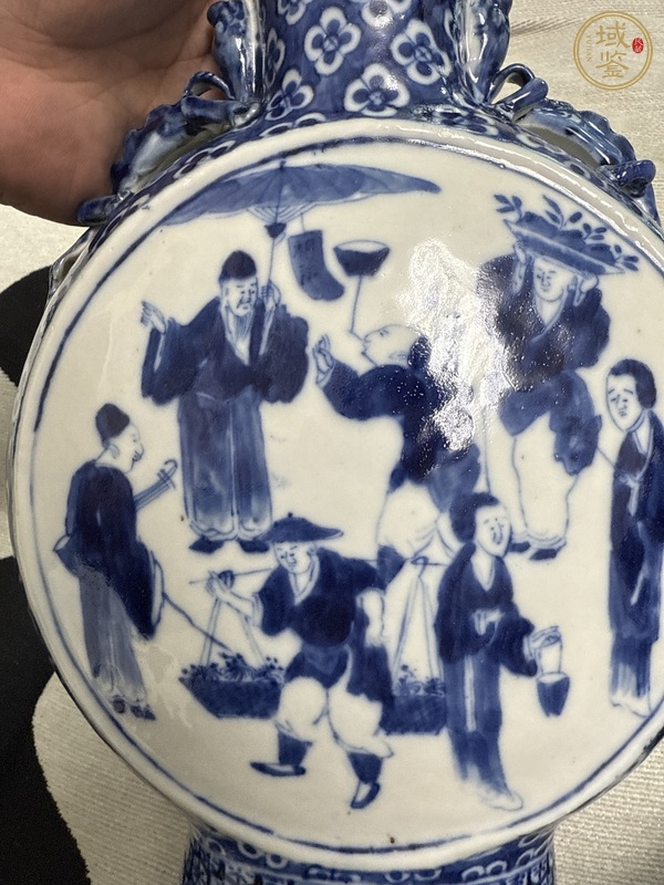 古玩陶瓷清光緒青花市井人物故事圖抱月瓶真品鑒賞圖