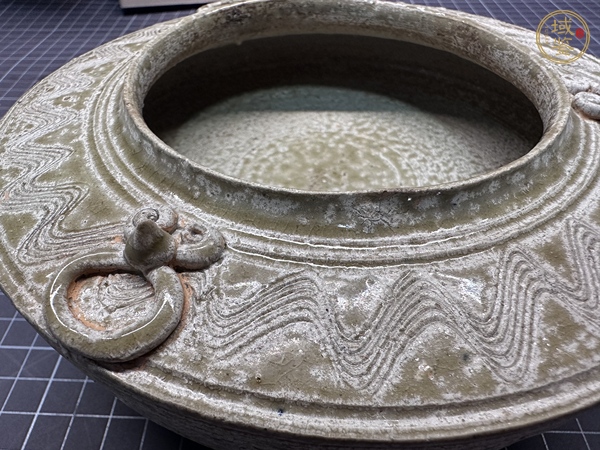 古玩青釉波紋三足爐真品鑒賞圖