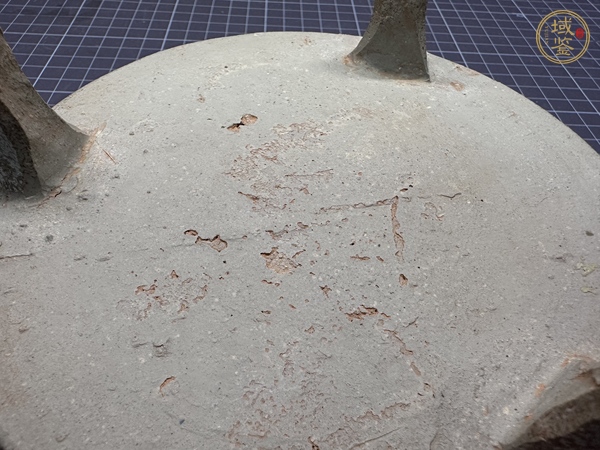 古玩陶瓷青釉波紋三足爐真品鑒賞圖