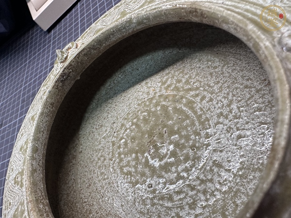 古玩陶瓷青釉波紋三足爐真品鑒賞圖