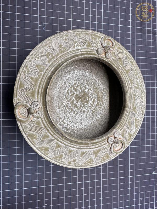 古玩陶瓷青釉波紋三足爐真品鑒賞圖