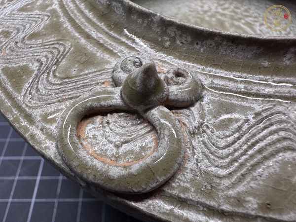古玩陶瓷青釉波紋三足爐真品鑒賞圖