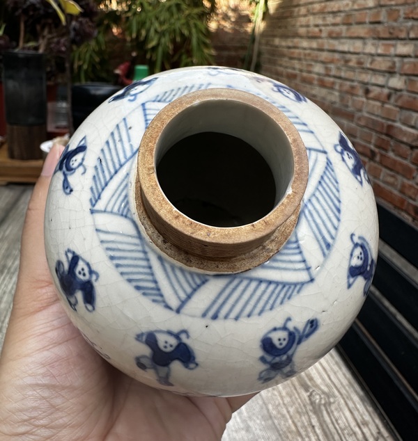 古玩陶瓷晚清青花百子圖煨瓷罐拍賣,當前價格7777元