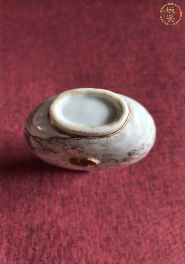 古玩陶瓷墨彩礬紅人物故事紋鼻煙壺真品鑒賞圖