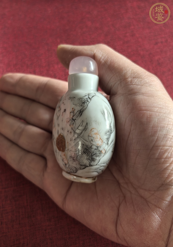 古玩陶瓷墨彩礬紅人物故事紋鼻煙壺真品鑒賞圖