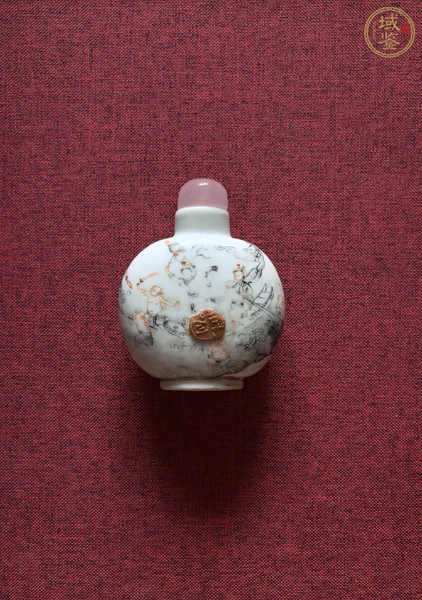 古玩陶瓷墨彩礬紅人物故事紋鼻煙壺真品鑒賞圖
