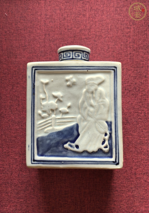 古玩陶瓷青花浮雕人物紋茶葉罐真品鑒賞圖