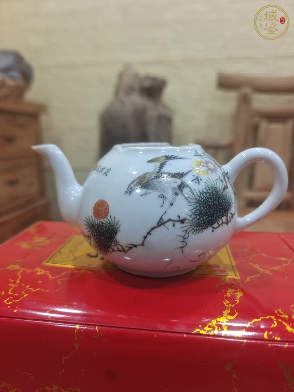 古玩陶瓷民國 新粉彩英雄獨立茶壺真品鑒賞圖