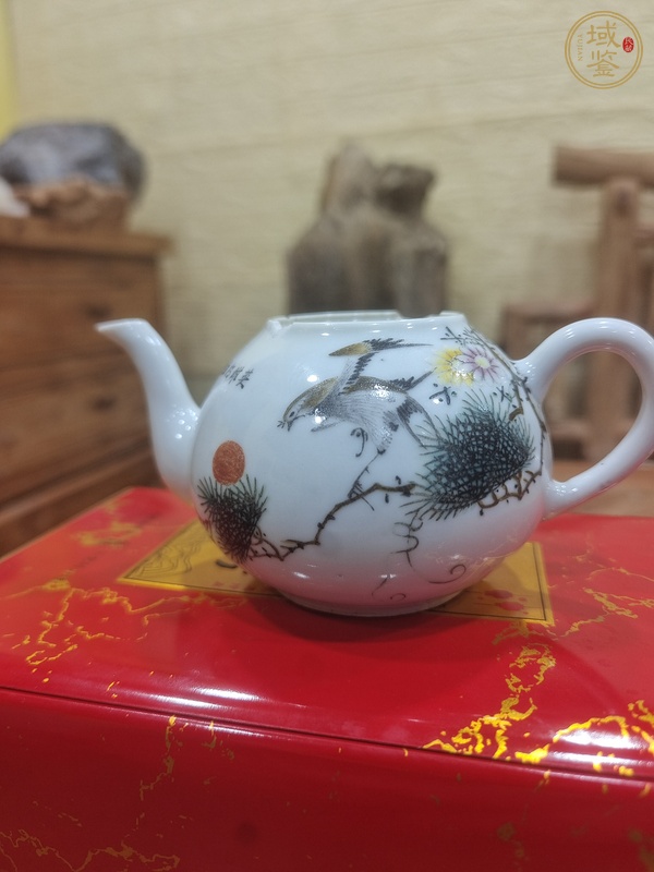 古玩陶瓷民國 新粉彩英雄獨立茶壺真品鑒賞圖