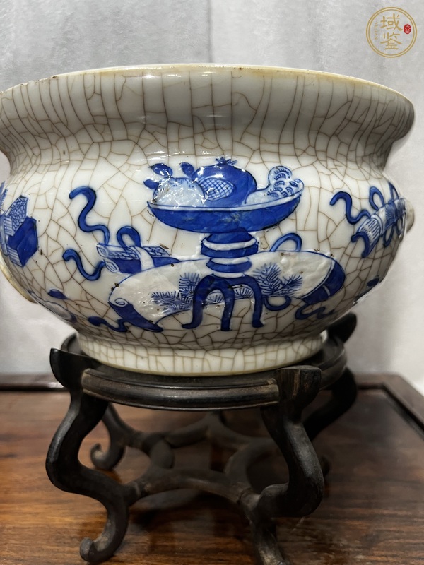 古玩陶瓷哥釉地青花雙鋪首圈足香爐真品鑒賞圖
