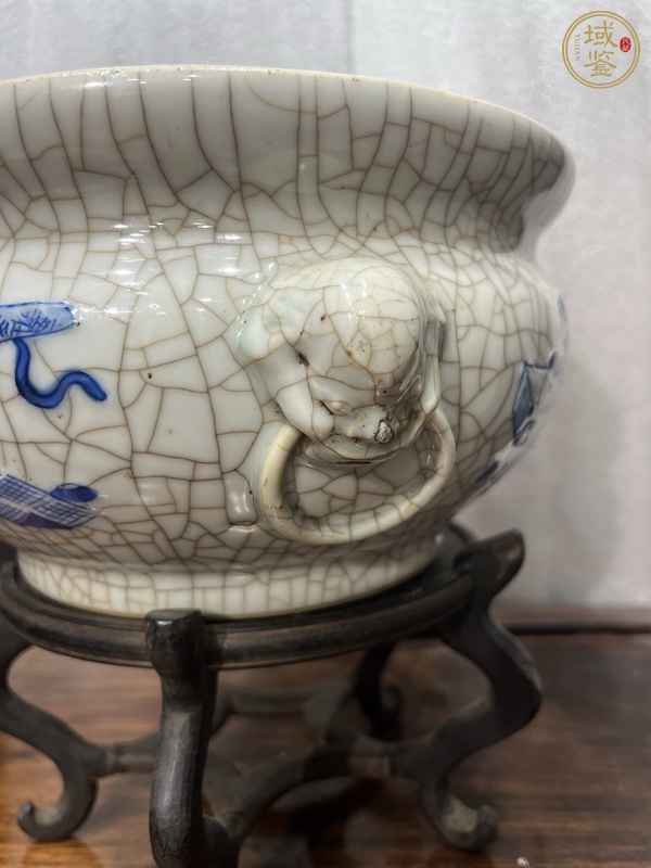 古玩陶瓷哥釉地青花雙鋪首圈足香爐真品鑒賞圖