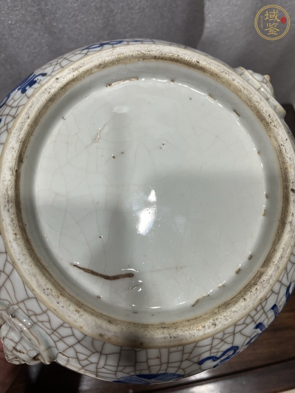 古玩陶瓷哥釉地青花雙鋪首圈足香爐真品鑒賞圖