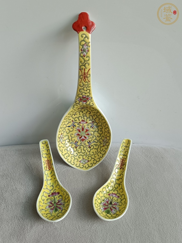 古玩黃地粉彩纏枝花紋勺真品鑒賞圖