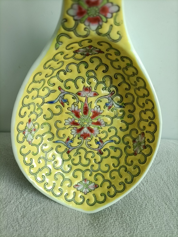 古玩陶瓷黃地粉彩纏枝花紋勺拍賣，當前價格399元