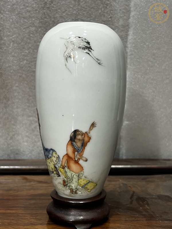古玩陶瓷粉彩人物瓶真品鑒賞圖