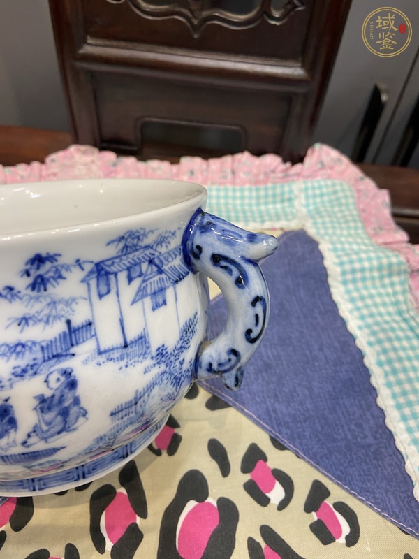 古玩陶瓷日本青花山水人物雙耳爐真品鑒賞圖