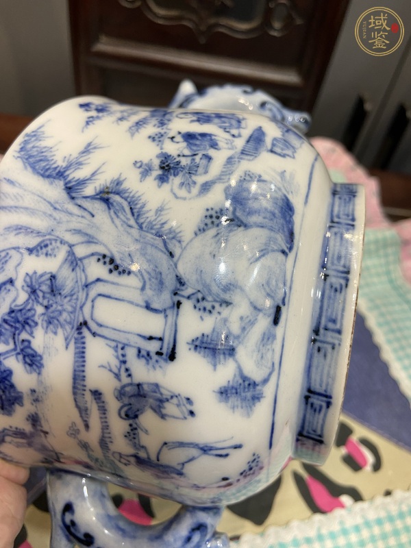 古玩陶瓷日本青花山水人物雙耳爐真品鑒賞圖