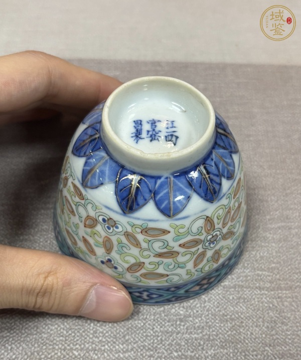 古玩陶瓷江西官窯昌制款玲瓏瓷青花加彩杯真品鑒賞圖
