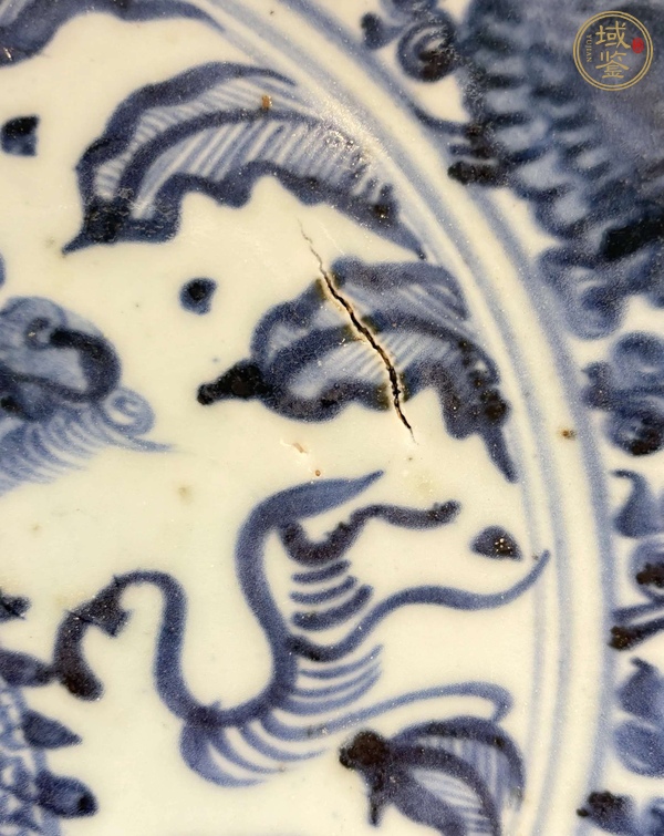 古玩陶瓷麒麟紋青花盤真品鑒賞圖