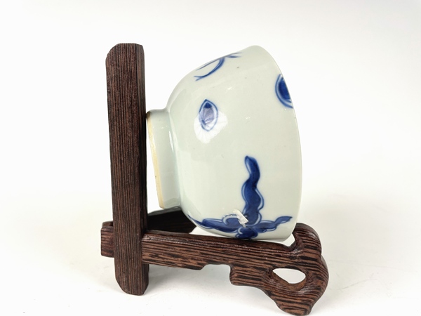 古玩陶瓷清雍正·青花過墻龍茶圓拍賣，當前價格752元