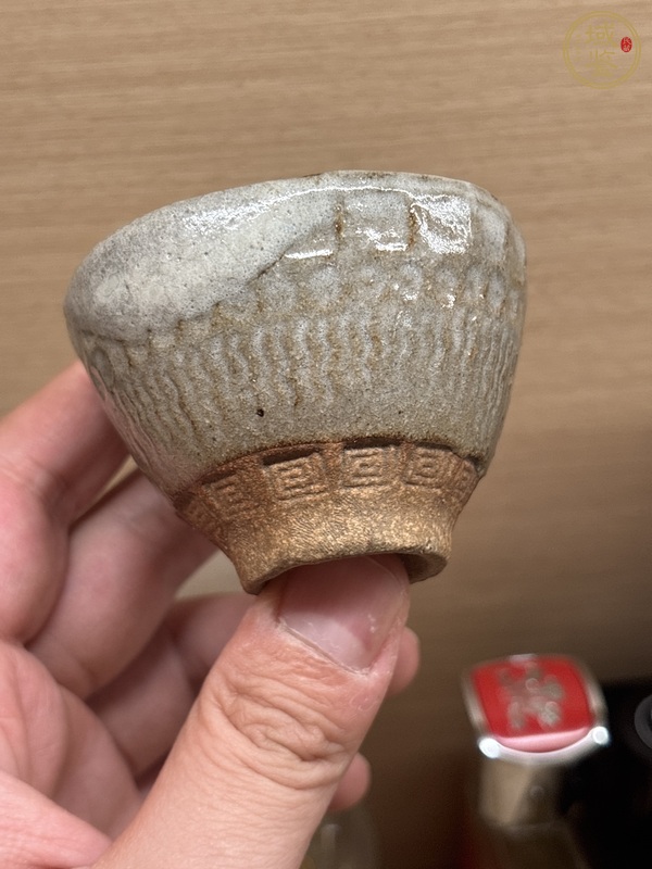 古玩陶瓷日本明治青釉杯真品鑒賞圖