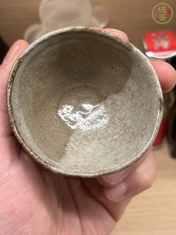 古玩陶瓷日本明治青釉杯真品鑒賞圖