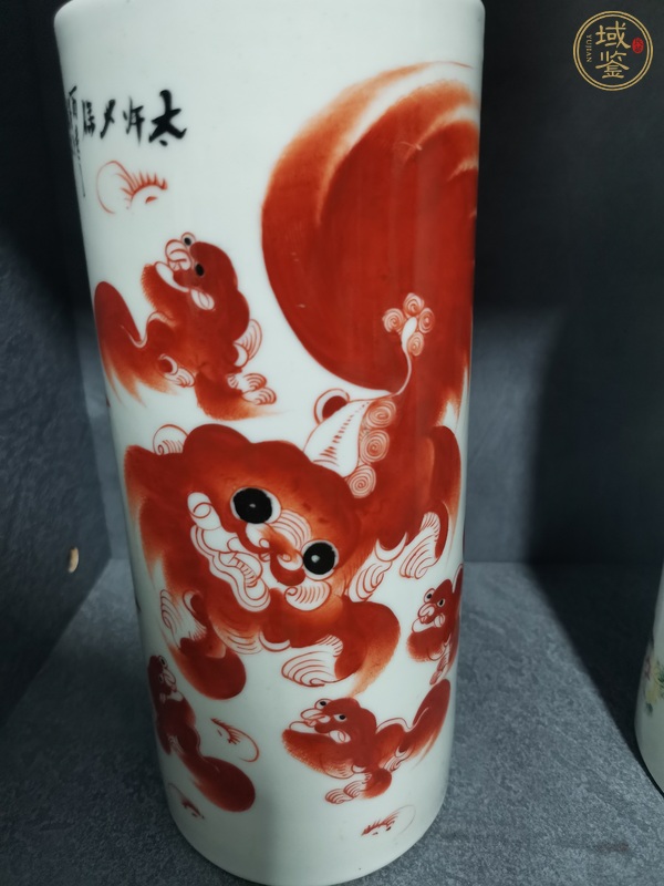 古玩陶瓷礬紅獅紋帽筒真品鑒賞圖