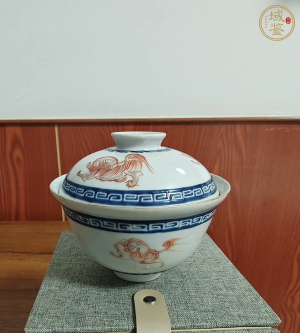 古玩陶瓷礬紅獅紋蓋碗真品鑒賞圖