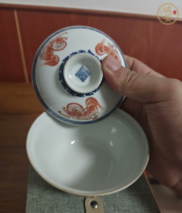 古玩陶瓷礬紅獅紋蓋碗真品鑒賞圖