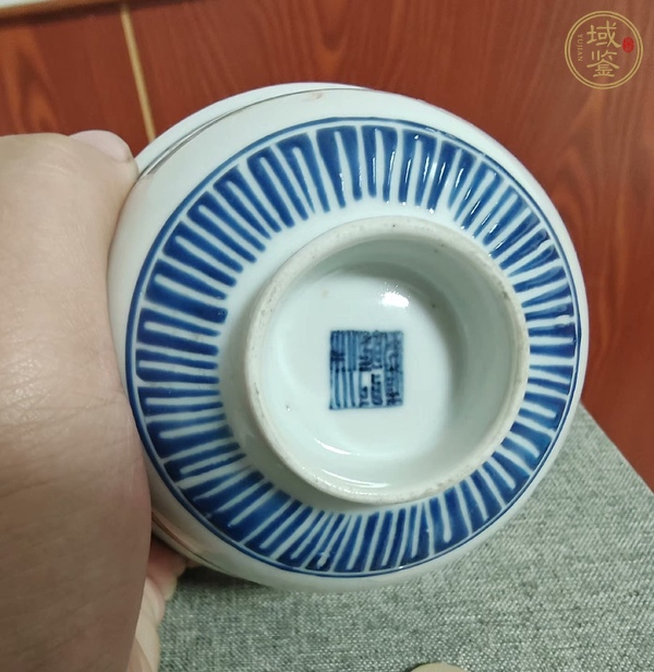 古玩陶瓷礬紅獅紋蓋碗真品鑒賞圖